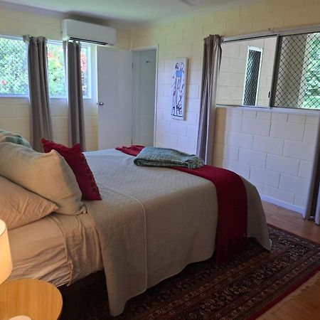 J & Ella'S Holiday House - 2 Bedroom, 2 Bathroom Home Cooktown Eksteriør billede